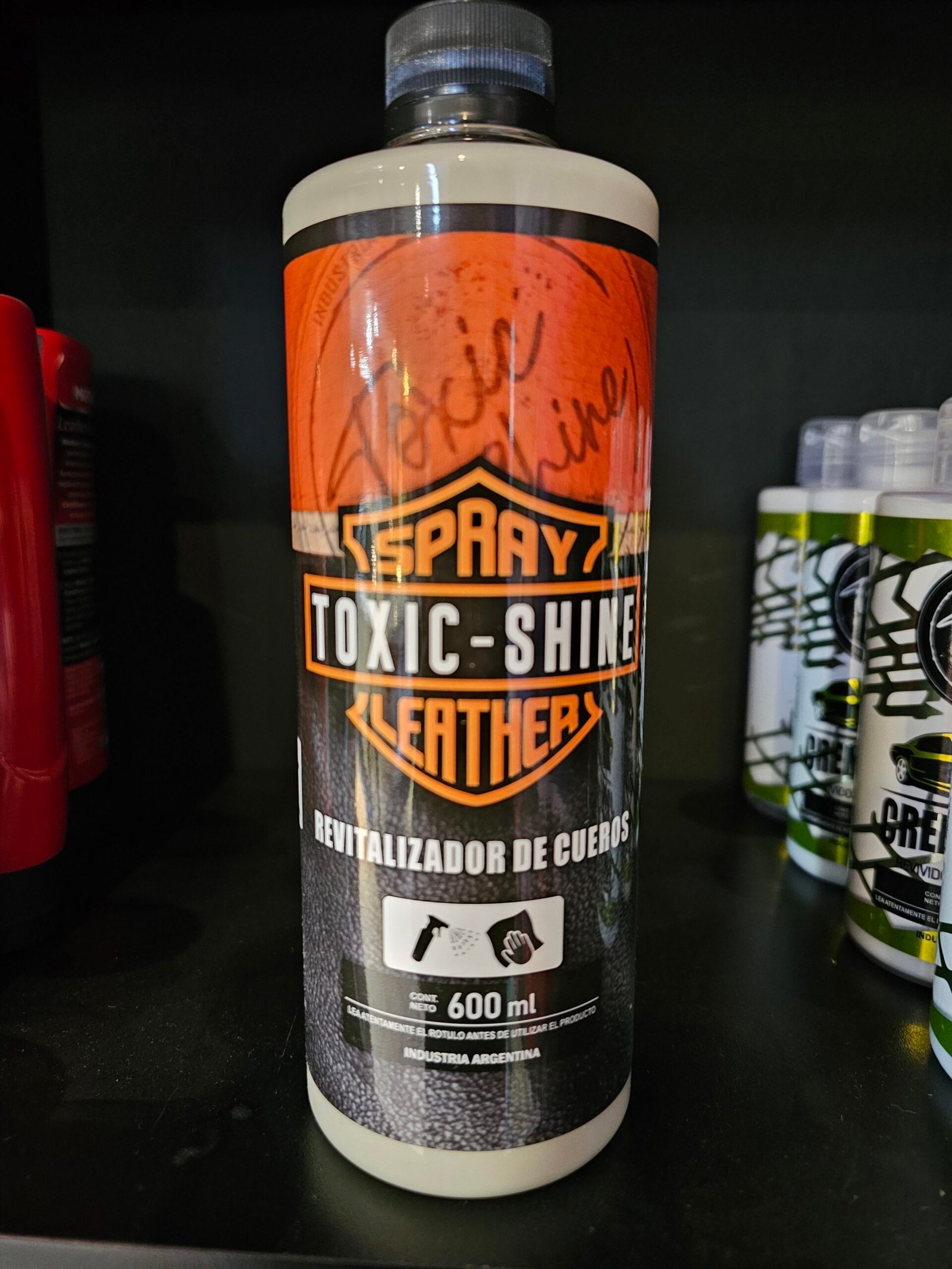 JPEG_20241128_212659_7875586450498966011-scaled.jpg Spray Leather - Toxic Shine - Imagen 1